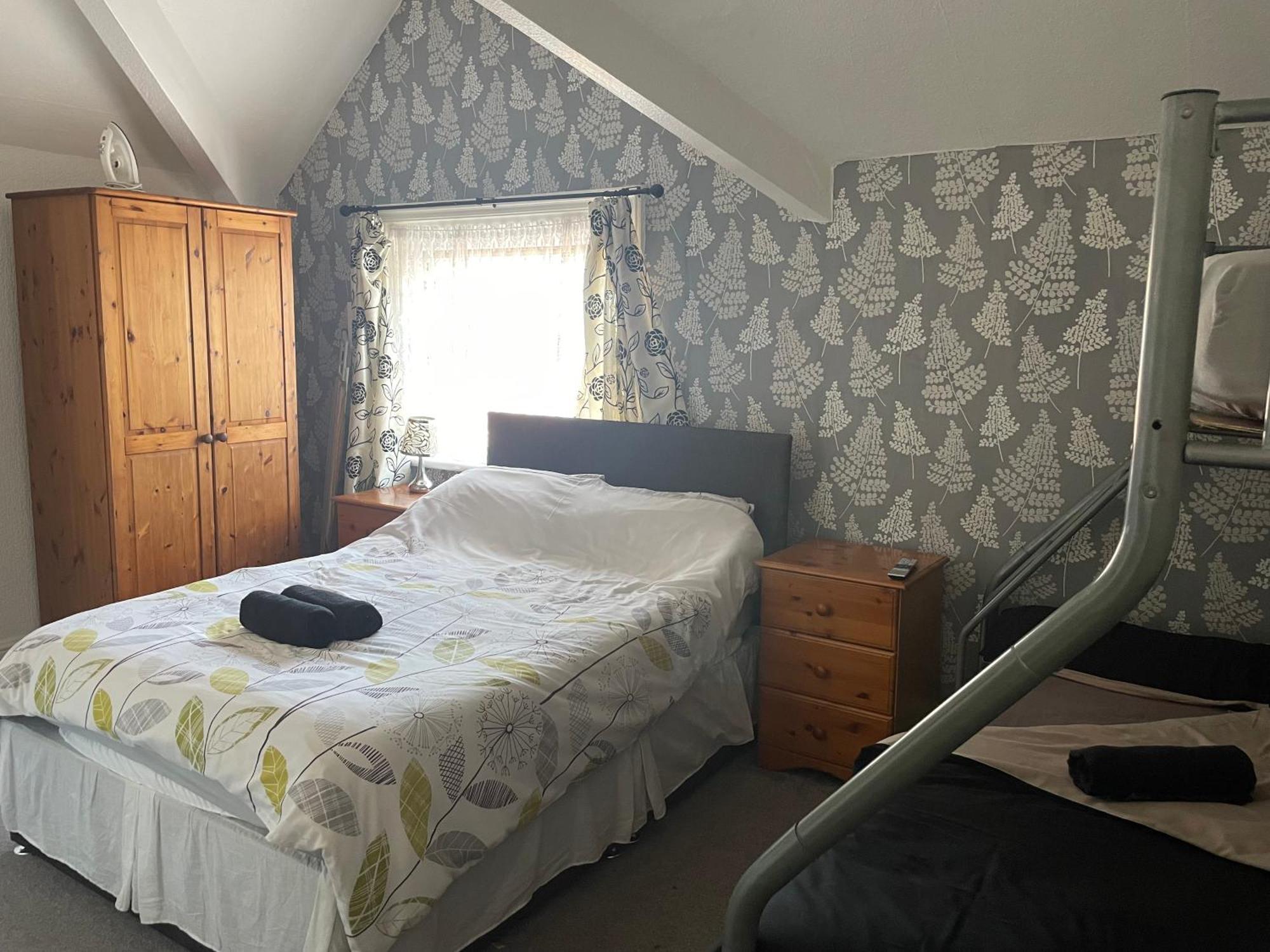 The Shepperton 3*