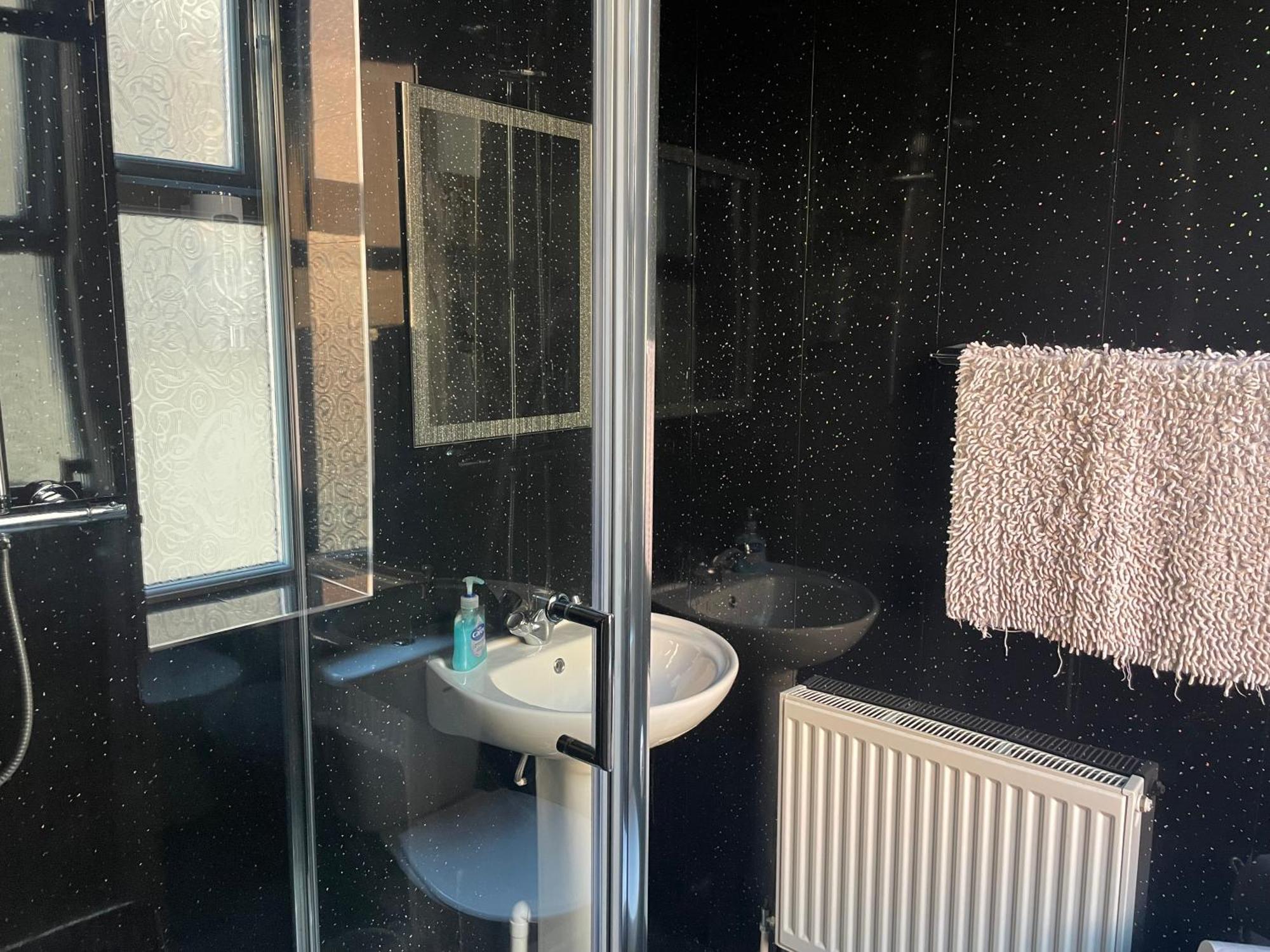 The Shepperton 3* Blackpool